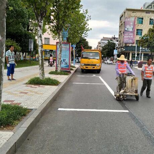 道路標線施工現場